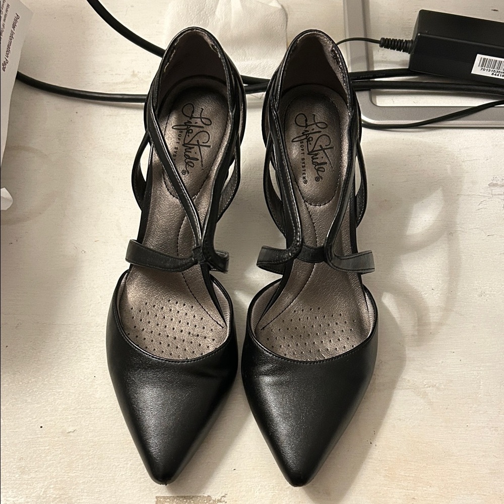 Life Stride Black Pointed-Toe Strappy Heels